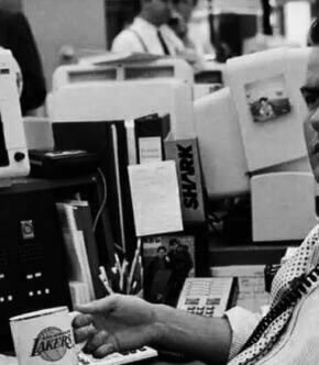 Gordon Gecko Give advice to Bud Fox